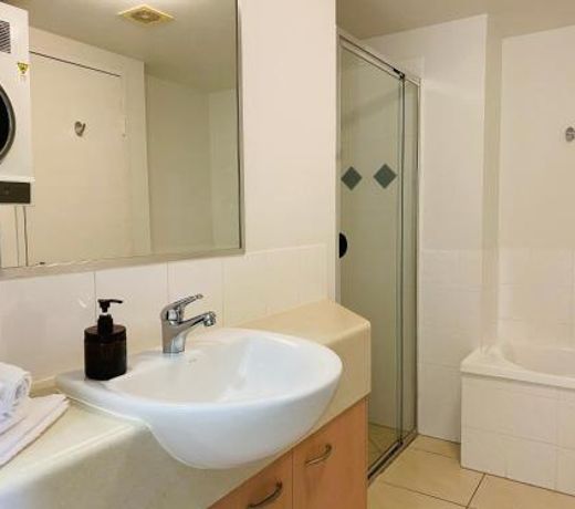 Steps From The Beach 3br Apt FREE Wifi,Pool,Parking,Apple TV