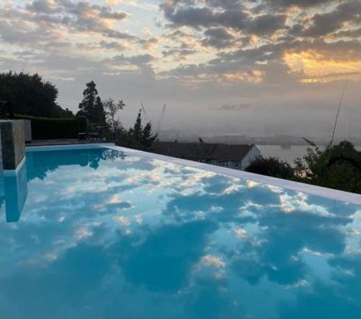 Apartamento con piscina y excelentes vistas