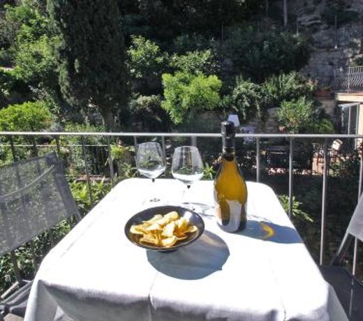 Mint Apartment - Super Central, Quiet, Romantic, close to Finest Restaurants