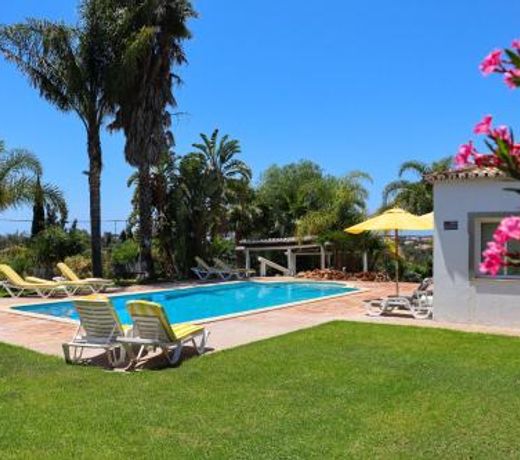 Idyllic Farm House with huge Garden for 14PAX