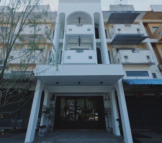 Matou Hostel & Cafe