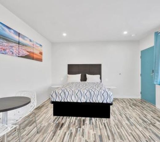 Tradewinds Motel