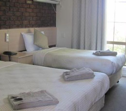 Bristol Hill Motor Inn & Peppa's Licensed Restaurant
