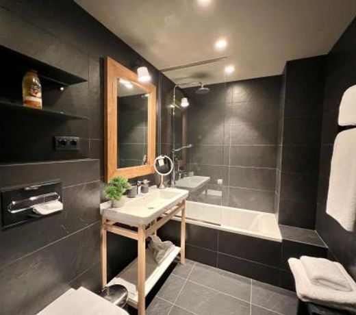 Exclusive 3 bedrooms & Hot Tub 180 m2 in Soldeu - Luxury Ski Chalet Andorra