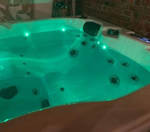 nice and cosy place with jacuzzi and sauna to relax in the centre of antwerp