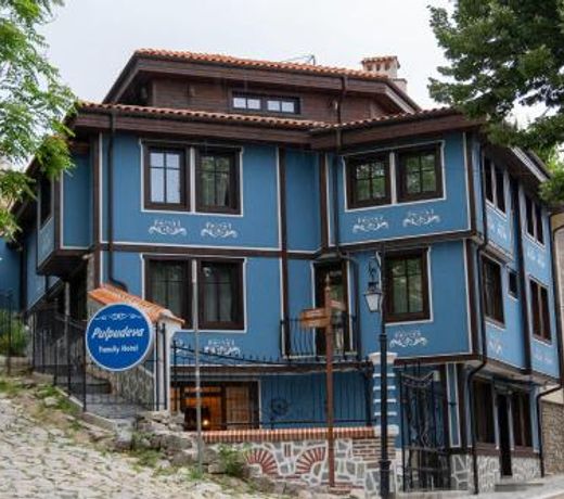 Pulpudeva Family Hotel