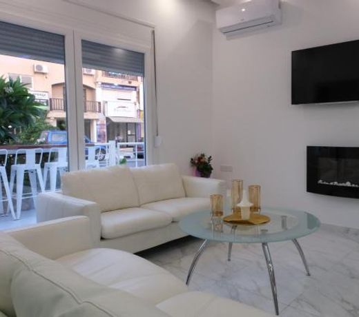 Luxury Fani House Next to Harbor area with Jacuzzi