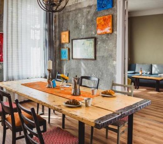 Charmante Altbau-Wohnung zwischen Altstadt und Klinikum mit Parkplatz