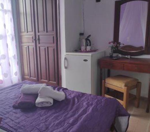 Angela - Zoi Rooms