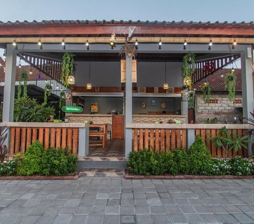 Mailaku House