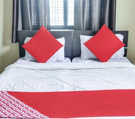 OYO 74918 Infinity Inn