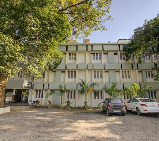 SPOT ON 23868 Surabhi Tourist Home-offline