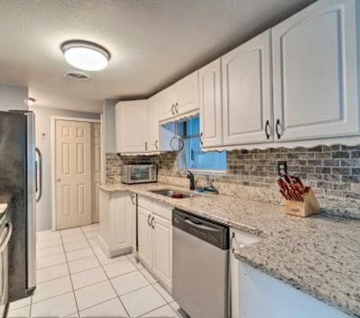 Peaceful Villa with Patio - 2 Miles to Beach!