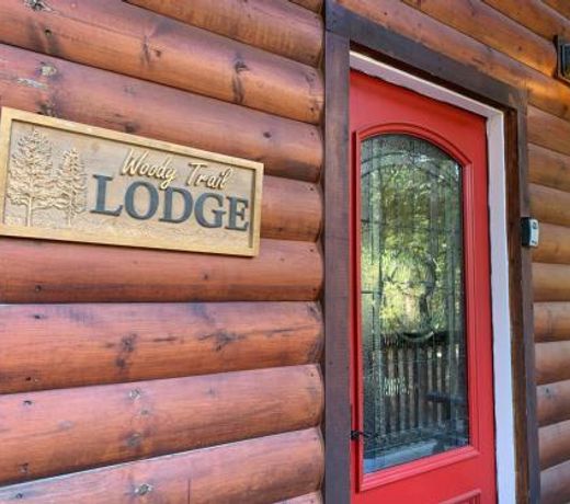Cabin with Games and Hot Tub, 4 Mi to Beavers Bend!