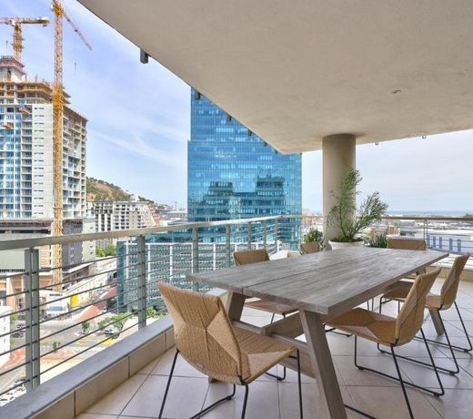 Stylish, Modern Apartment With Breathtaking Views.