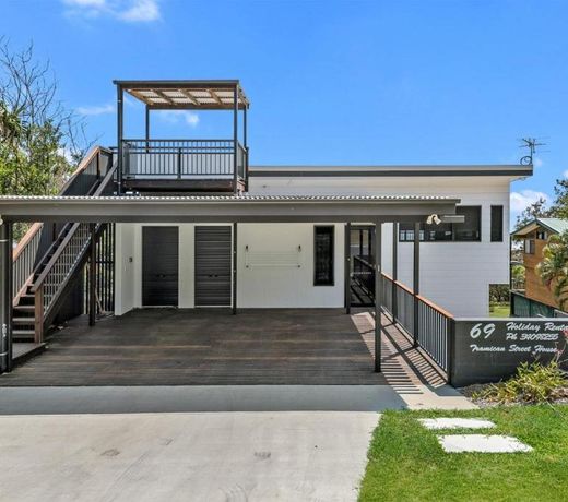 Tramican Street House