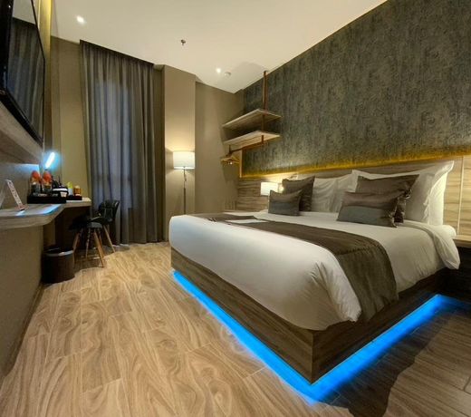 DE PARIS HOTEL