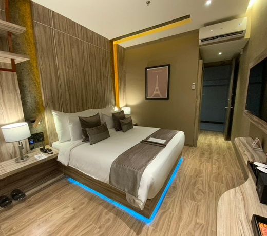 DE PARIS HOTEL
