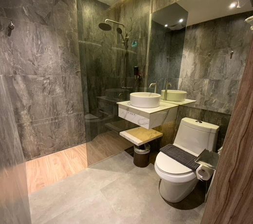 DE PARIS HOTEL