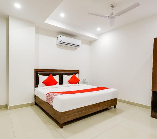 OYO KEY Rooms Tilak Nagar