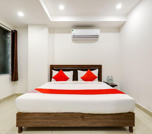 OYO KEY Rooms Tilak Nagar
