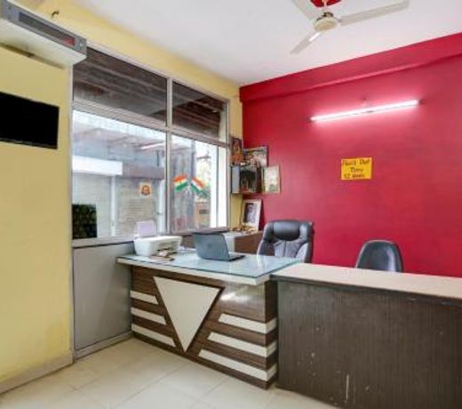 Vaccinated Staff- SPOT ON 75373 Hotel Gaur Krishna Seva Dham