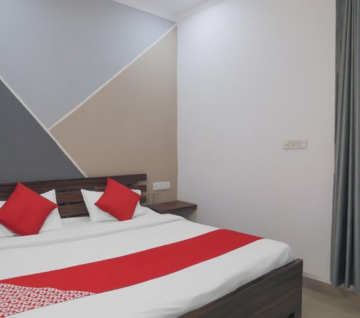 OYO 74663 Taj Highway Hotel