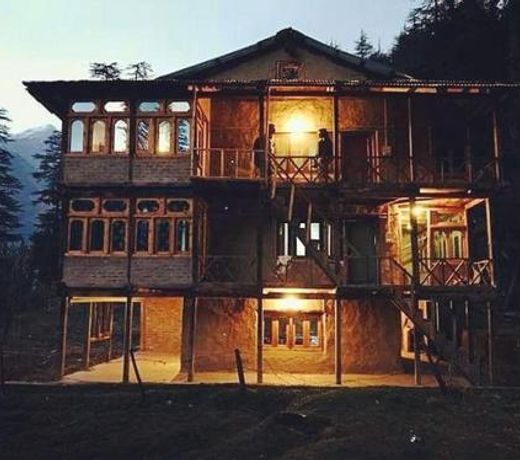 YOLO Backpackers - Pulga