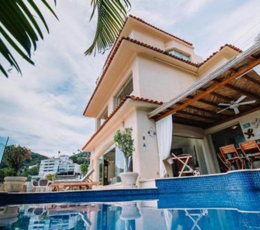 Villa Tres, Villas Brisas, Guitarrón
