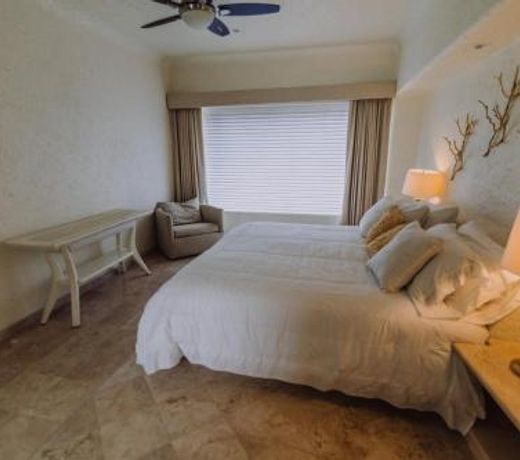 Villa Tres, Villas Brisas, Guitarrón