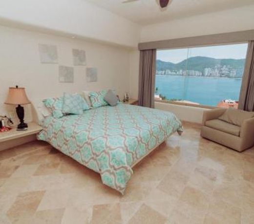 Villa Tres, Villas Brisas, Guitarrón