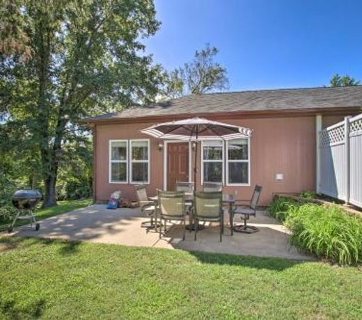Turtle Rock Ironton Cabin with Private Patio!