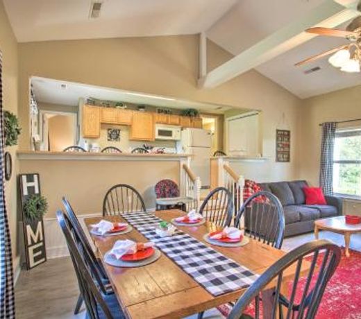 Turtle Rock Ironton Cabin with Private Patio!