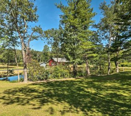 Quiet Poconos Cabin Hiking, Skiing, Boating!