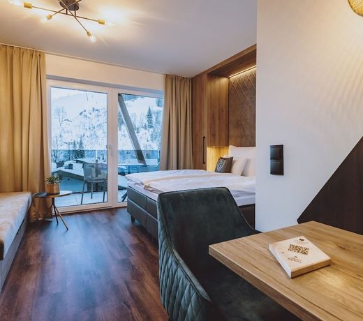 GLEMM by AvenidA Superior Hotel & Residences