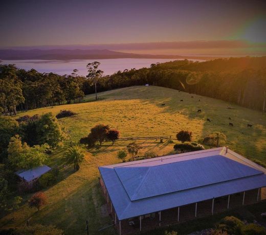 Farm Stay & Iconic Water Views - 32 Zachary Drive