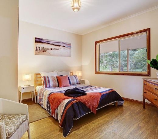 Farm Stay & Iconic Water Views - 32 Zachary Drive
