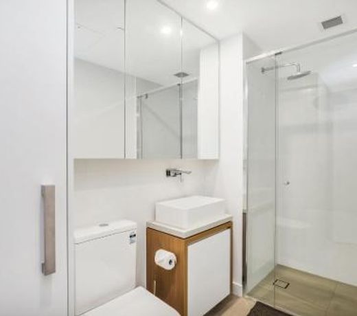 KOZYGURU FORTITUDE VALLEY DESIGNER GRADE 2 BED APT FREE PARKING QFV179-1401