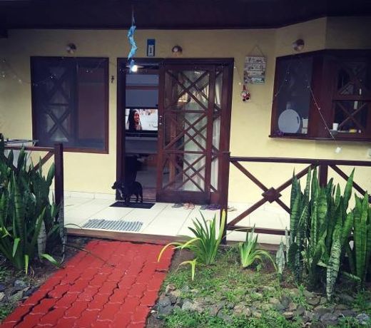 Casa na praia de maresias em condomÃ­nio na avenida da praia com piscina aquecida