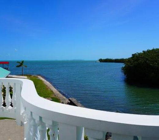 See Belize WATERSIDE Sea View Suite with Infinity Pool & Overwater Deck