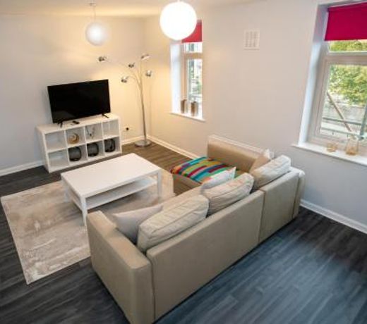 Two Bedroom Duplex in Angel HIgh Street