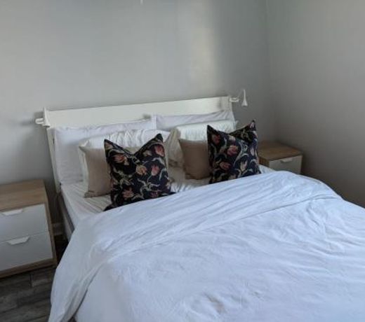 Two Bedroom Duplex in Angel HIgh Street