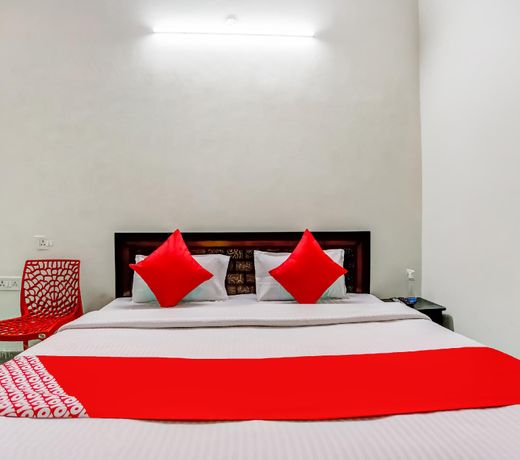OYO 75764 West Inn Guest House
