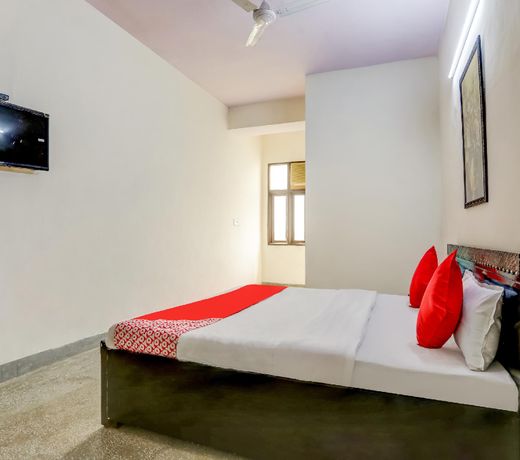 OYO 75764 West Inn Guest House