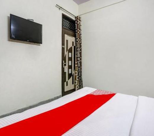 OYO 75764 West Inn Guest House