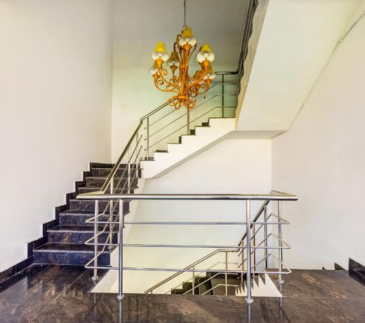 OYO 75814 Hotel Varna Residency
