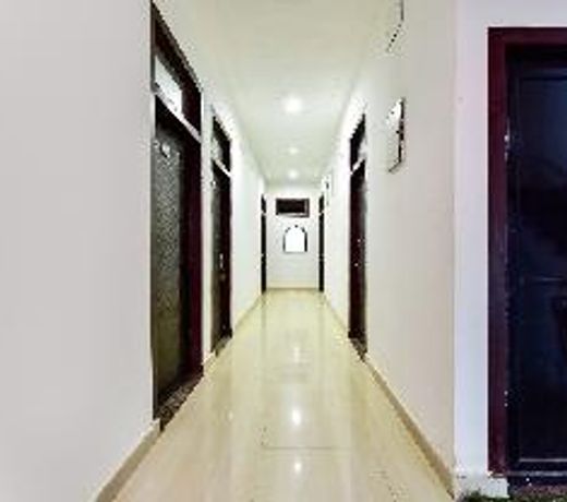 OYO 72616 Hotel White Rock