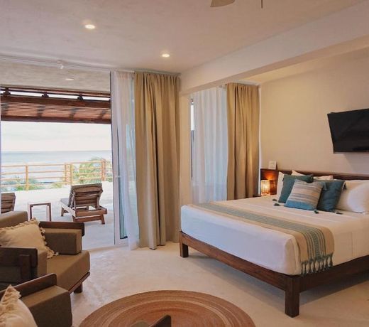 Noah Beach Hotel & Suites