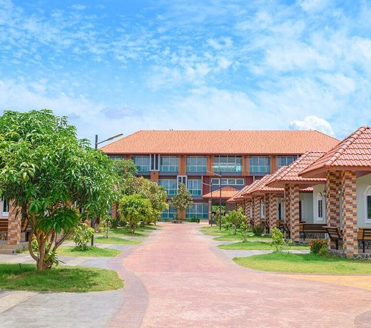 Avarin Resort