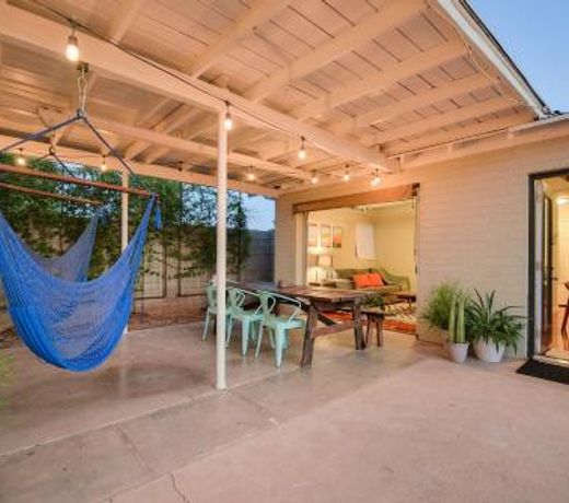 Hip Guesthouse Centrally Located